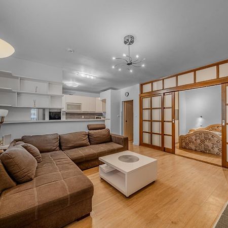 Huge Apartment Next To Train Station Close To The City Center Братислава Экстерьер фото