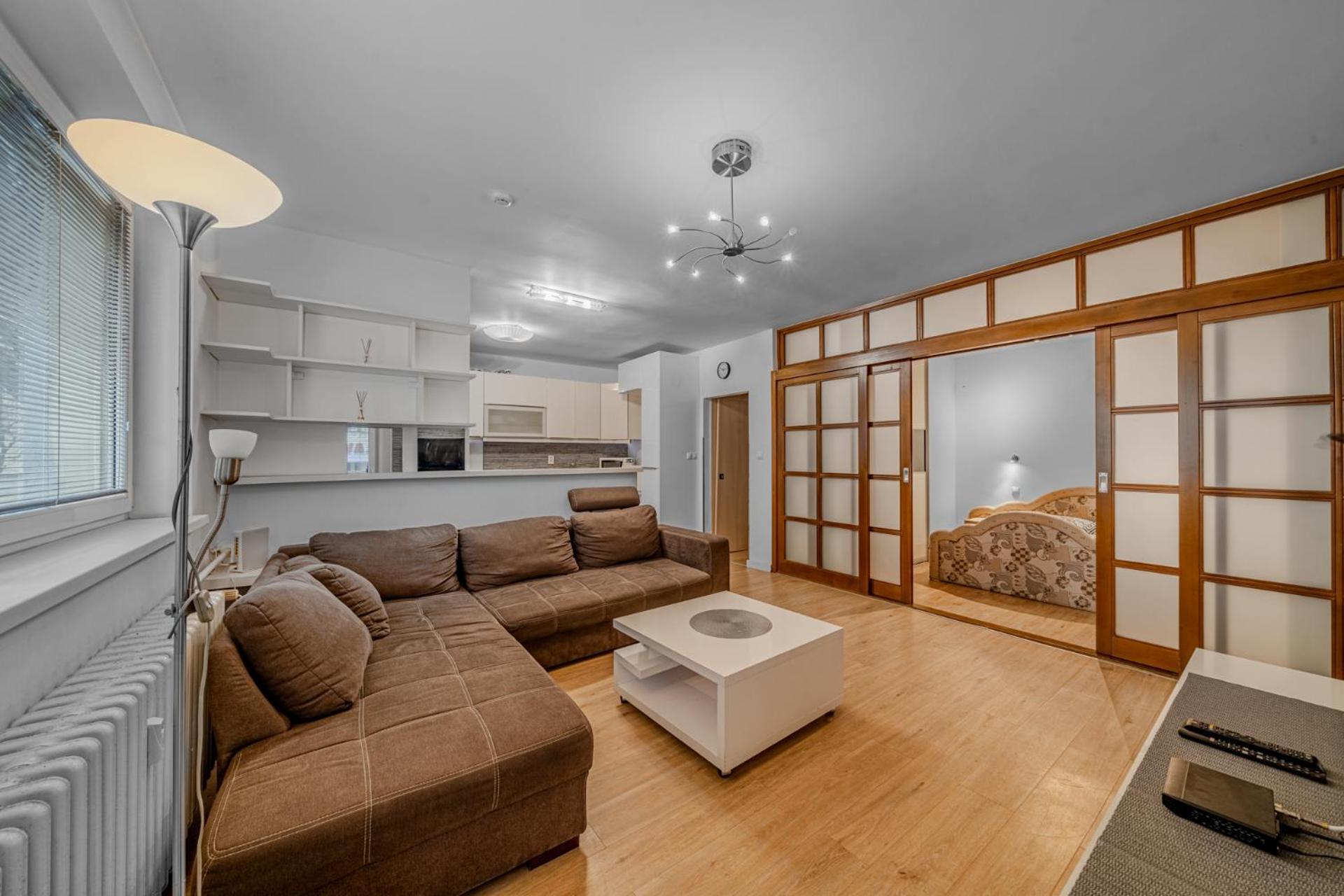 Huge Apartment Next To Train Station Close To The City Center Братислава Экстерьер фото