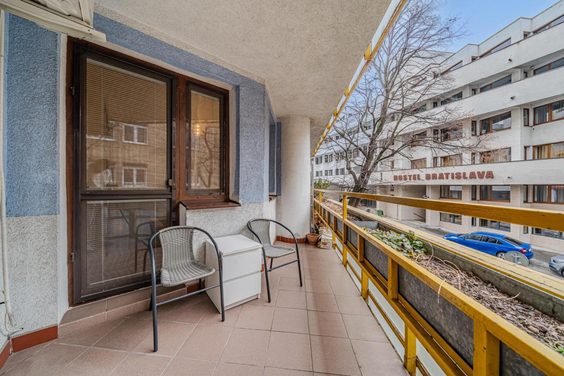 Huge Apartment Next To Train Station Close To The City Center Братислава Экстерьер фото