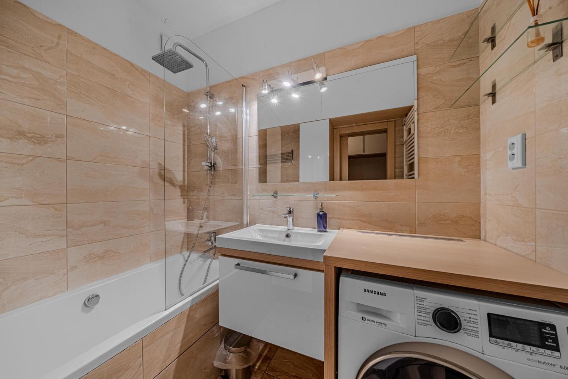 Huge Apartment Next To Train Station Close To The City Center Братислава Экстерьер фото